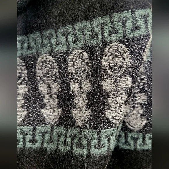 100% Baby Alpaca Black and Gray Patterned Scarf | One Size | Ultra-Soft Luxury - Picture 2 of 3